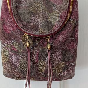 Hobo Fern Convertible Crossbody In Abstract Foliage